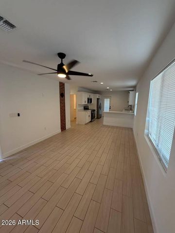 330 E WHITTON Avenue, Phoenix, AZ 85012