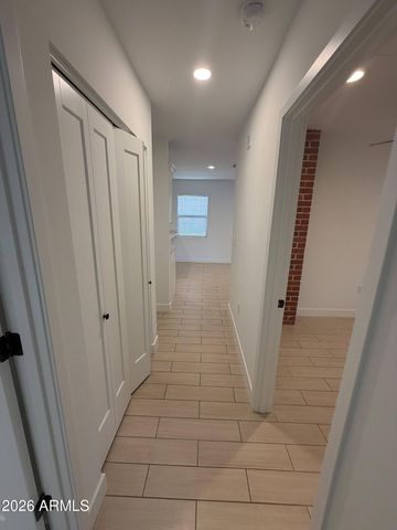330 E WHITTON Avenue, Phoenix, AZ 85012