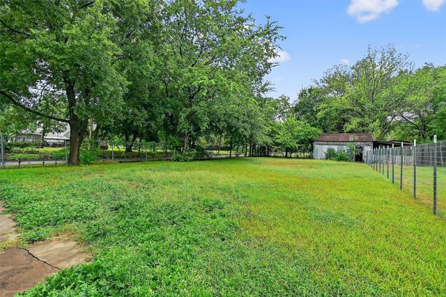 300 W Moore Street, Sherman, TX 75090