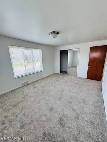 31929 Jefferson, Saint Clair Shores, MI 48082