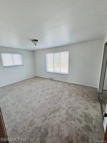 31929 Jefferson, Saint Clair Shores, MI 48082