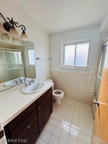 31929 Jefferson, Saint Clair Shores, MI 48082