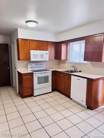 31929 Jefferson, Saint Clair Shores, MI 48082