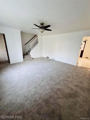 31929 Jefferson, Saint Clair Shores, MI 48082