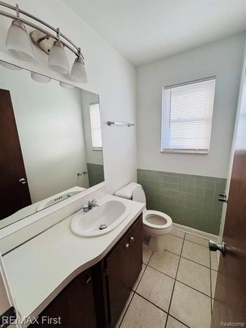 31929 Jefferson, Saint Clair Shores, MI 48082