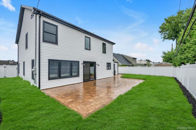 26 Gleaner Lane, Levittown, NY 11756
