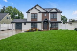 26 Gleaner Lane, Levittown, NY 11756