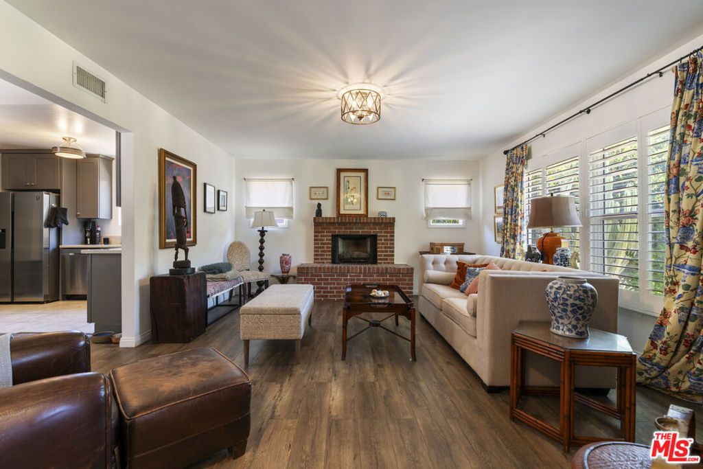 Image 10 of property listing at 5636 Valley Circle Boulevard, Los Angeles, CA 91367