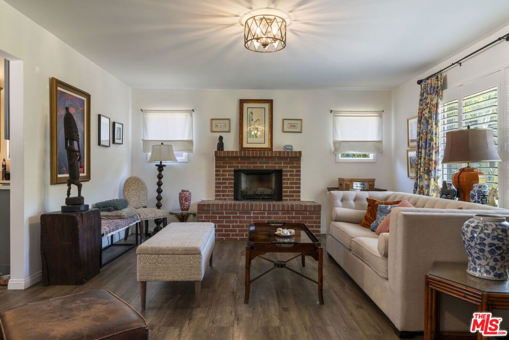 Image 11 of property listing at 5636 Valley Circle Boulevard, Los Angeles, CA 91367