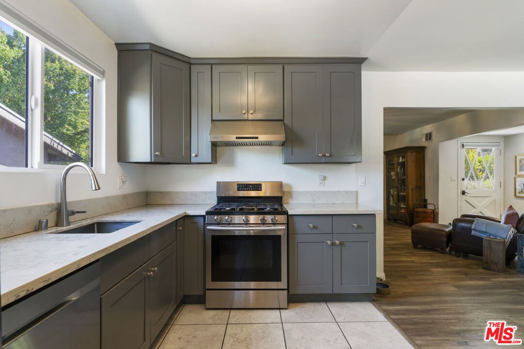 Image 25 of property listing at 5636 Valley Circle Boulevard, Los Angeles, CA 91367