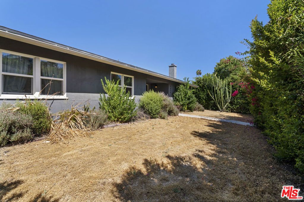 Image 3 of property listing at 5636 Valley Circle Boulevard, Los Angeles, CA 91367