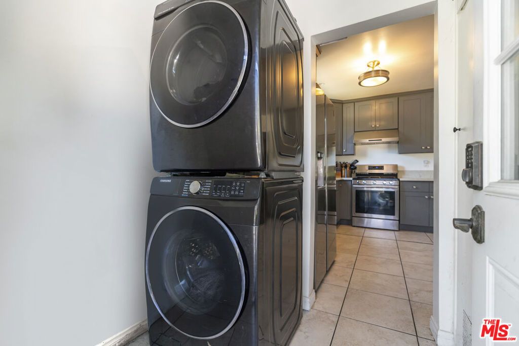 Image 40 of property listing at 5636 Valley Circle Boulevard, Los Angeles, CA 91367