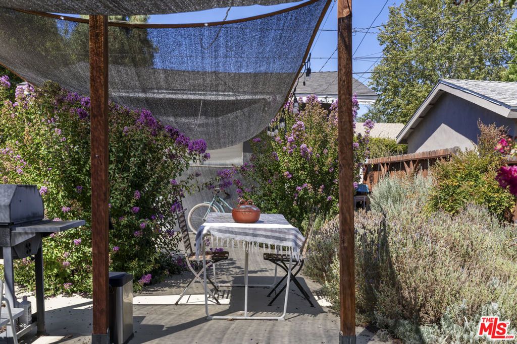 Image 43 of property listing at 5636 Valley Circle Boulevard, Los Angeles, CA 91367