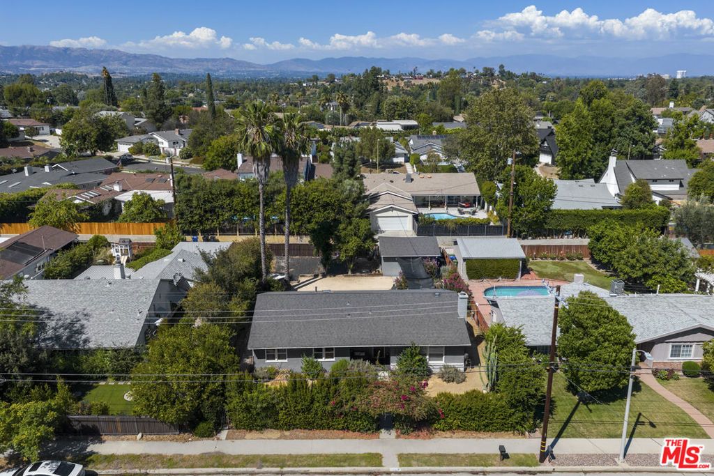 Image 5 of property listing at 5636 Valley Circle Boulevard, Los Angeles, CA 91367