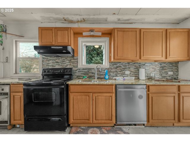 2735 SUMMER St Se, Salem, OR 97302