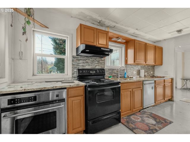 2735 SUMMER St Se, Salem, OR 97302