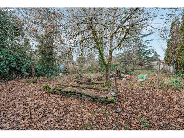 2735 SUMMER St Se, Salem, OR 97302