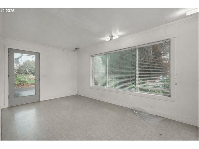 2735 SUMMER St Se, Salem, OR 97302