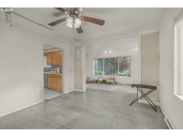 2735 SUMMER St Se, Salem, OR 97302