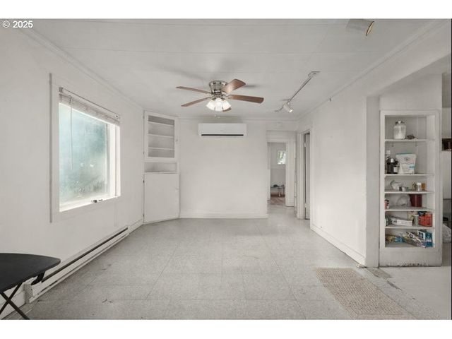 2735 SUMMER St Se, Salem, OR 97302