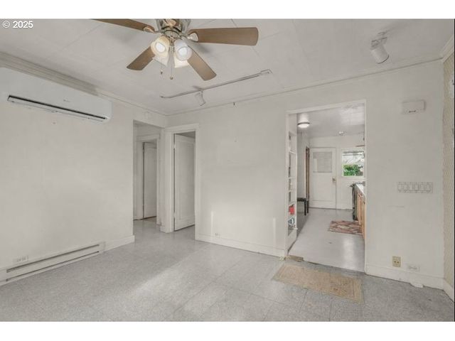 2735 SUMMER St Se, Salem, OR 97302