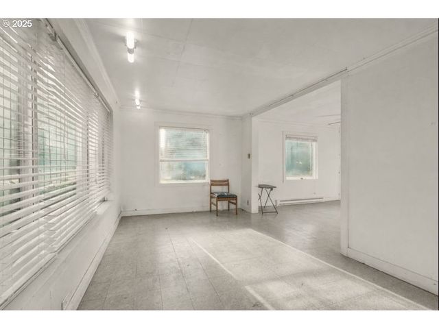 2735 SUMMER St Se, Salem, OR 97302