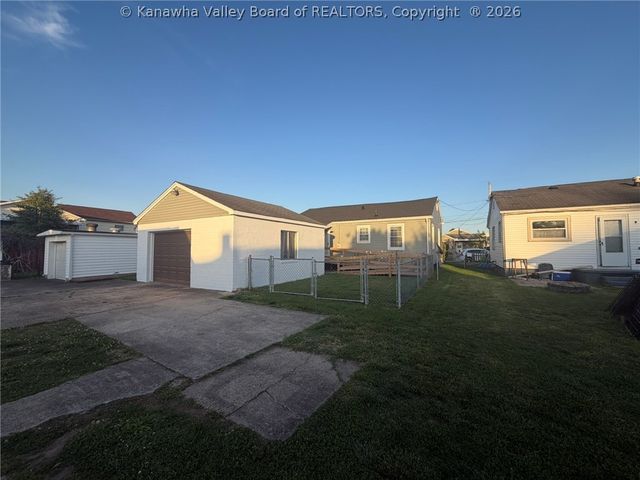 313 21st Street, Dunbar, WV 25064