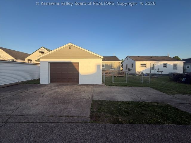 313 21st Street, Dunbar, WV 25064