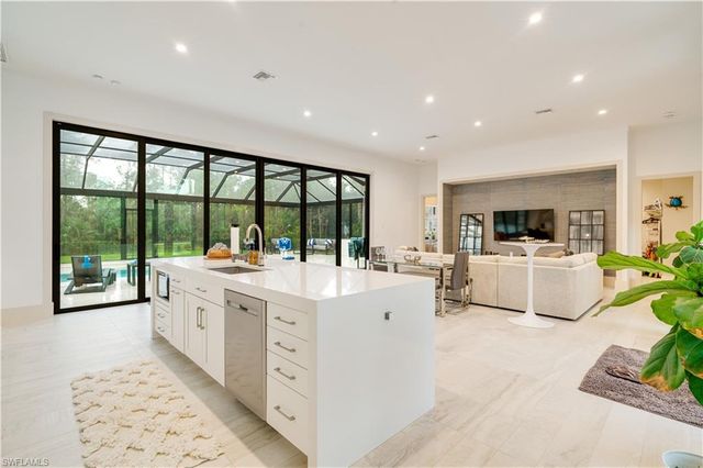 2991 2nd ST NW, Naples, FL 34120