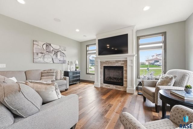 912 S Torrey Pine Ln Lane, Sioux Falls, SD 57110