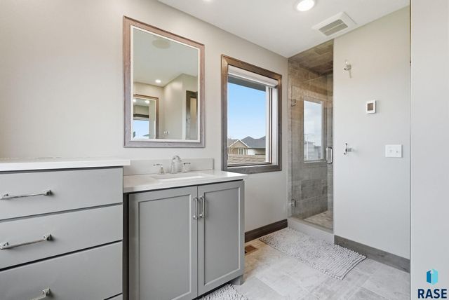 912 S Torrey Pine Ln Lane, Sioux Falls, SD 57110