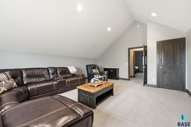 912 S Torrey Pine Ln Lane, Sioux Falls, SD 57110