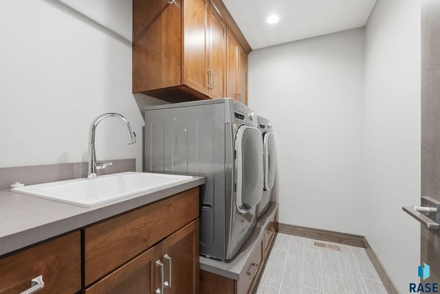 912 S Torrey Pine Ln Lane, Sioux Falls, SD 57110