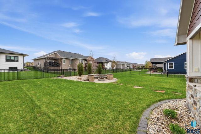 912 S Torrey Pine Ln Lane, Sioux Falls, SD 57110