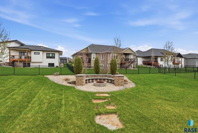 912 S Torrey Pine Ln Lane, Sioux Falls, SD 57110