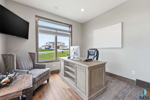 912 S Torrey Pine Ln Lane, Sioux Falls, SD 57110
