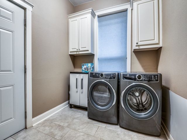 820 W 8th Street, Dallas, TX 75208