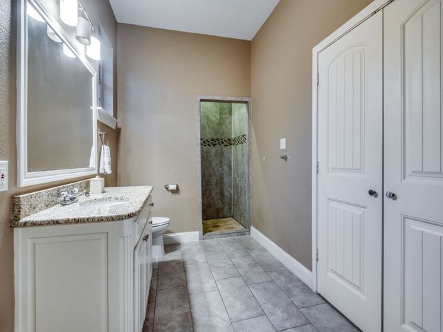 820 W 8th Street, Dallas, TX 75208