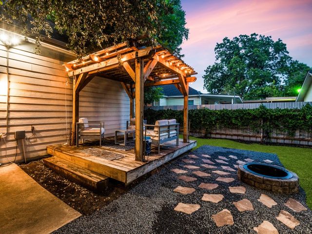 820 W 8th Street, Dallas, TX 75208