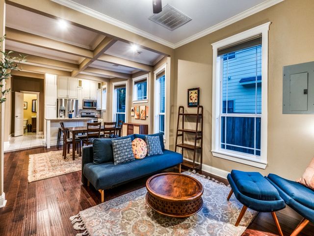 820 W 8th Street, Dallas, TX 75208