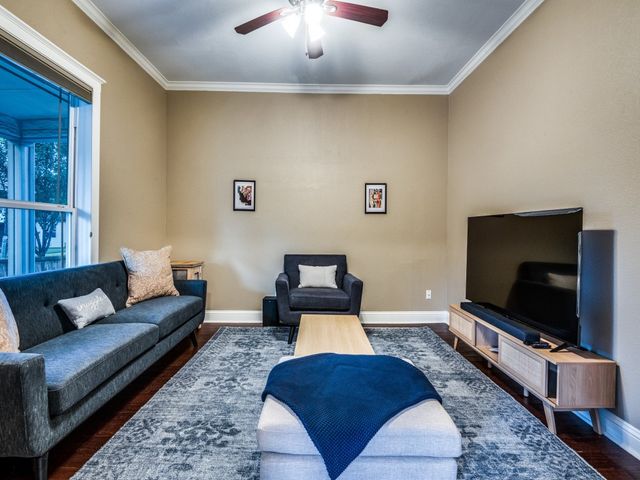 820 W 8th Street, Dallas, TX 75208