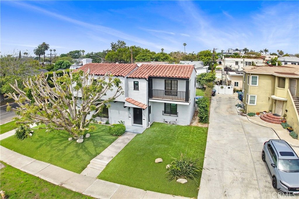 Image 1 of property listing at 1567 S Spaulding, Los Angeles, CA 90019