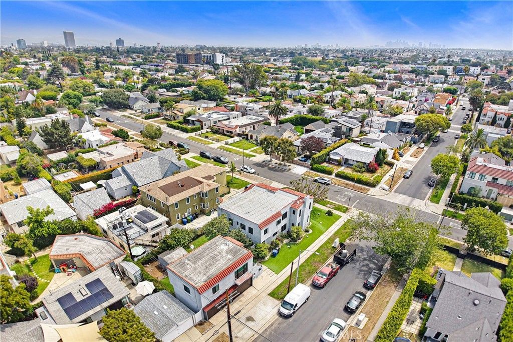 Image 18 of property listing at 1567 S Spaulding, Los Angeles, CA 90019