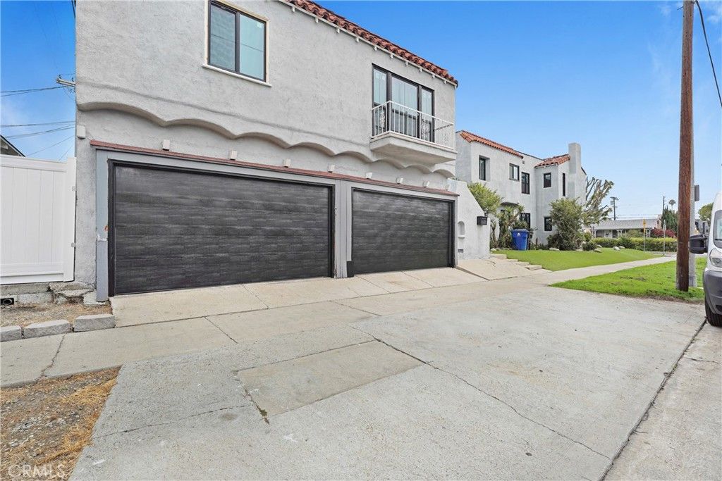 Image 2 of property listing at 1567 S Spaulding, Los Angeles, CA 90019