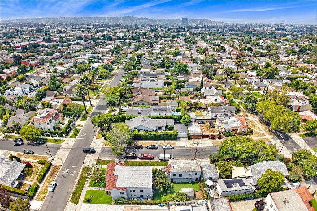 Image 21 of property listing at 1567 S Spaulding, Los Angeles, CA 90019