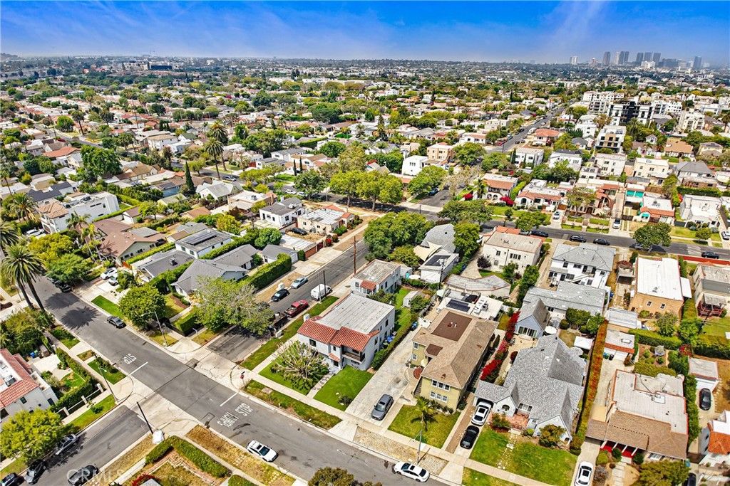 Image 22 of property listing at 1567 S Spaulding, Los Angeles, CA 90019