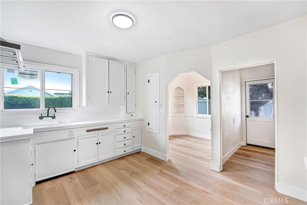 Image 4 of property listing at 1567 S Spaulding, Los Angeles, CA 90019