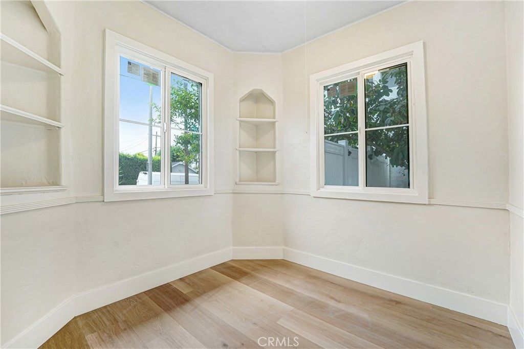 Image 6 of property listing at 1567 S Spaulding, Los Angeles, CA 90019
