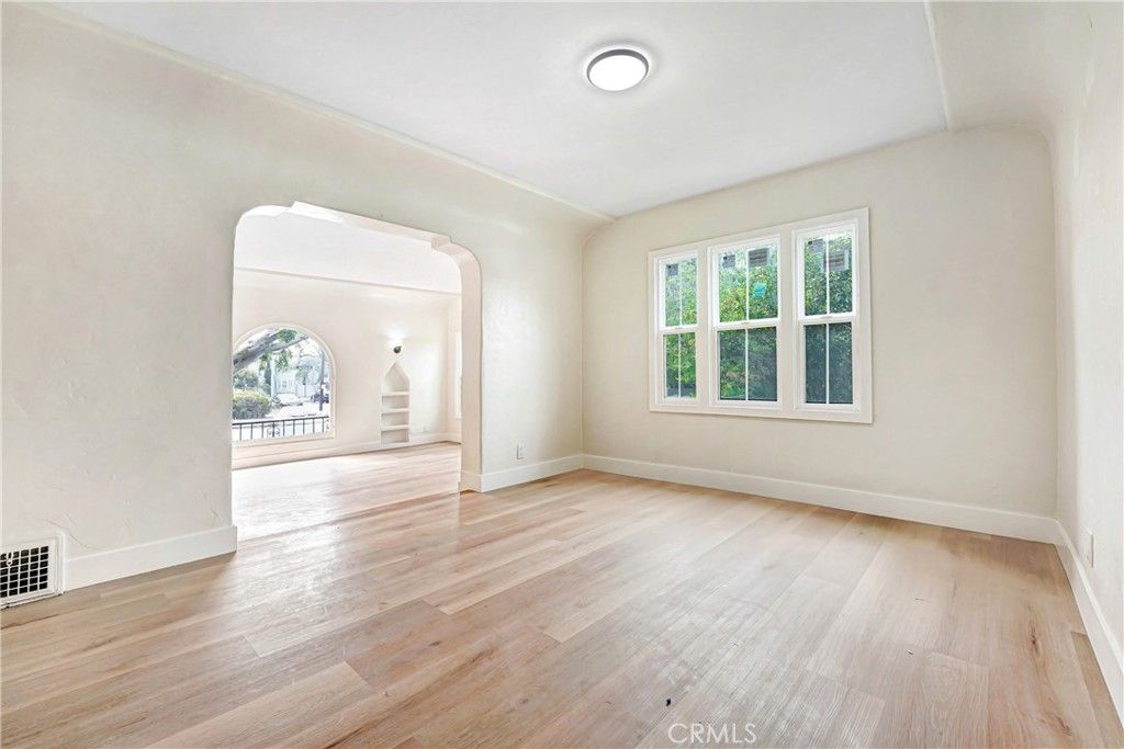 Image 7 of property listing at 1567 S Spaulding, Los Angeles, CA 90019