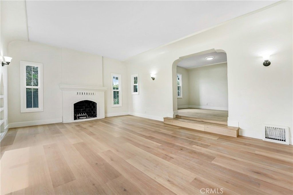 Image 8 of property listing at 1567 S Spaulding, Los Angeles, CA 90019